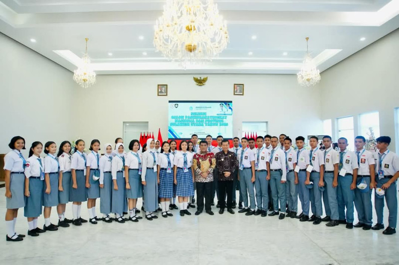 Gubernur Yulius Tutup Kegiatan Seleksi Calon Paskibraka Tingkat Pusat dan Provinsi Sulut Tahun 2025