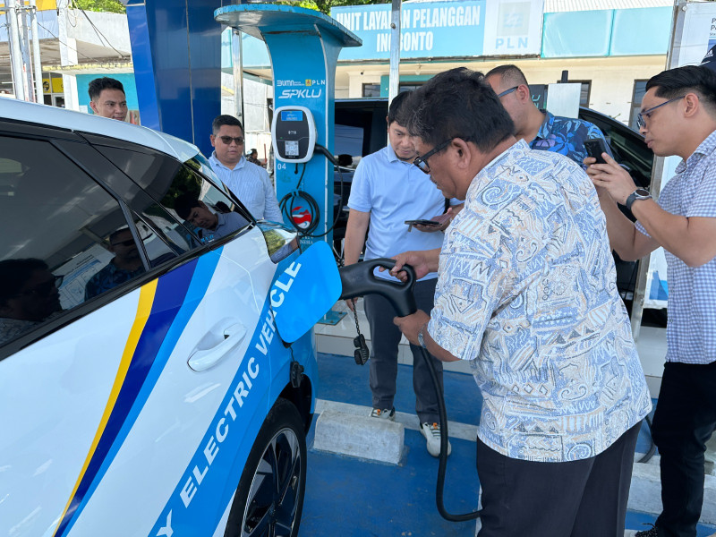 Momentum Hari Lingkungan Hidup Sedunia, GM PLN UID Suluttenggo Pastikan Layanan SPKLU di Bolaang Mongondow dan Dukung Pengurangan Emisi Karbon