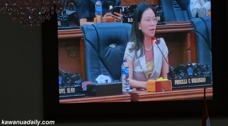 Fraksi Partai Golkar Kemukakan Pendapat Dua Buah Ranperda, Begini Penyampaian Cindy Wurangian